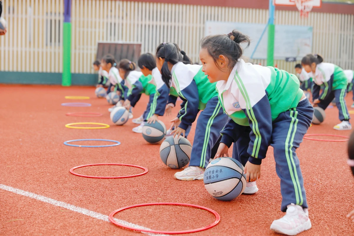 小学篮球运球训练